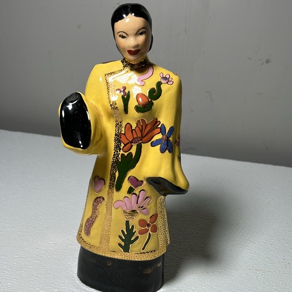 Vintage HandPainted Figurines Gold Trim Set of 2 - Picture 7 of 11